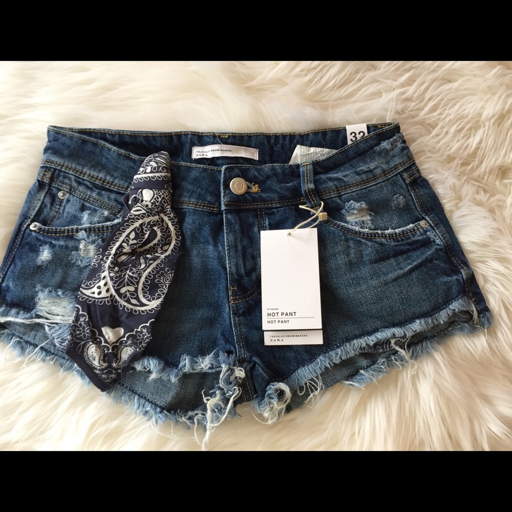 Zara denim Shorts Distress Paisley inlay NWT Sz 0